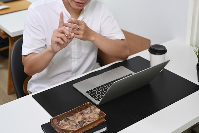 men-with-laptop-computer