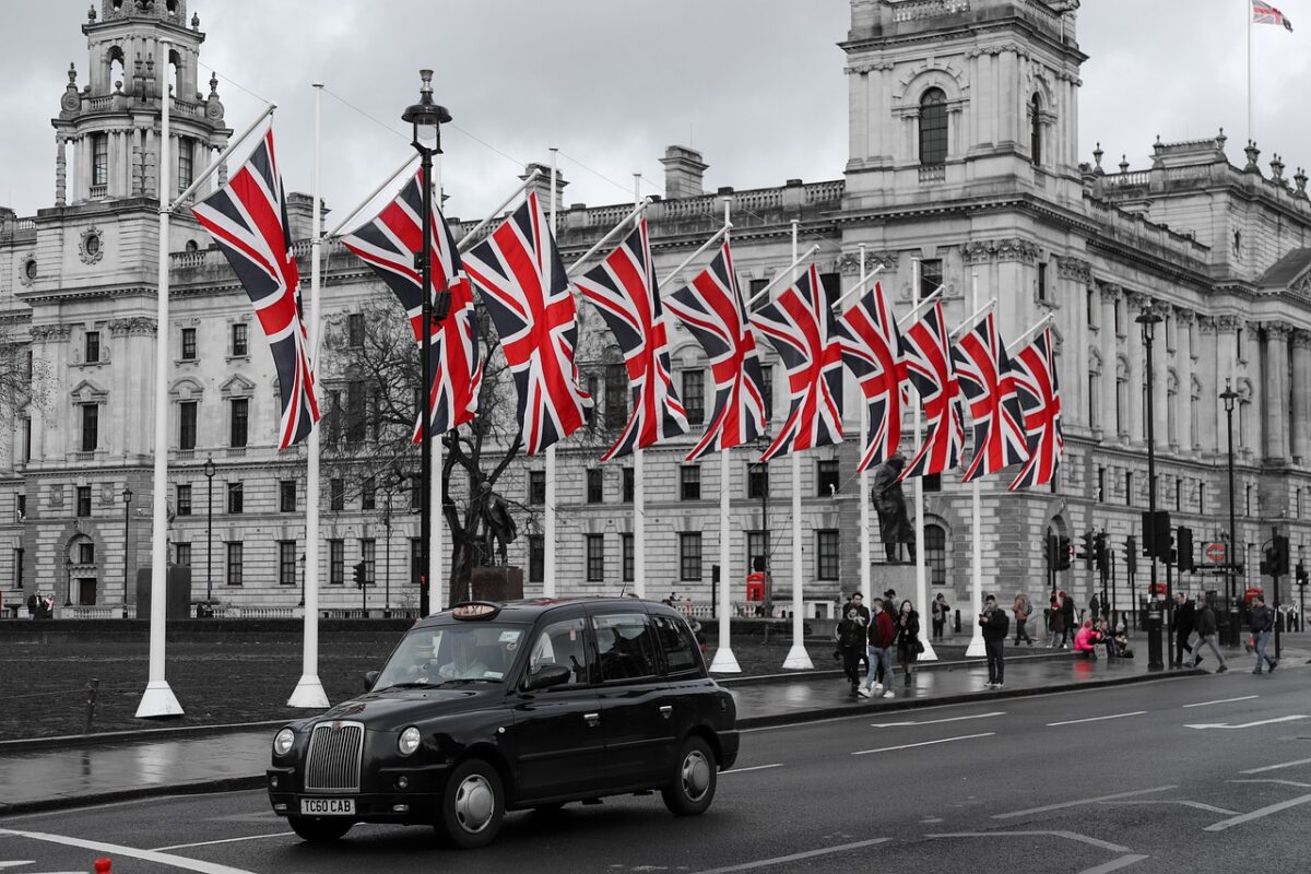 uk-england-flag-taxi-london